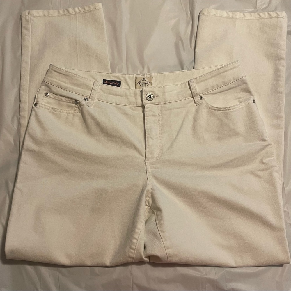 🌼 Bundle 2 for $20 🌼  St. John’s Bay Women’s White Pants